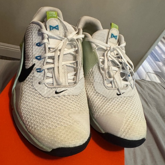 Nike women’s metcons - Picture 3 of 4